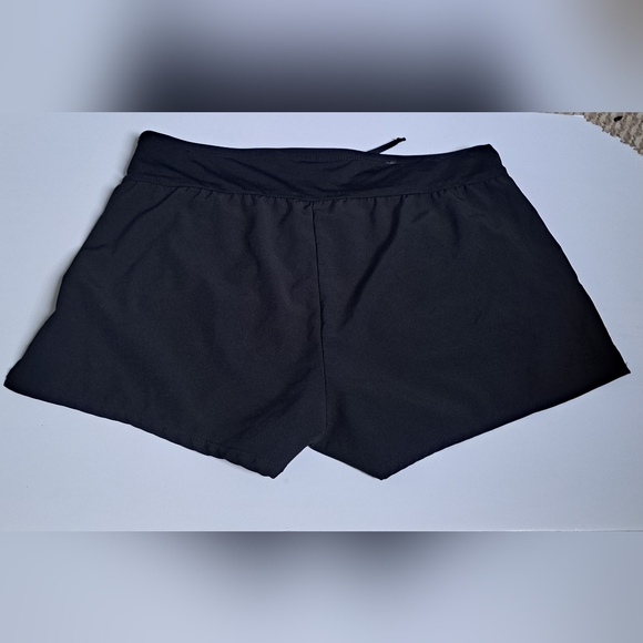 Beach House shorts, size 6, black - Picture 2 of 4